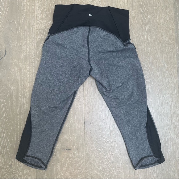 Lululemon cropped grey & black leggings. 🏃♀️ - Picture 6 of 6